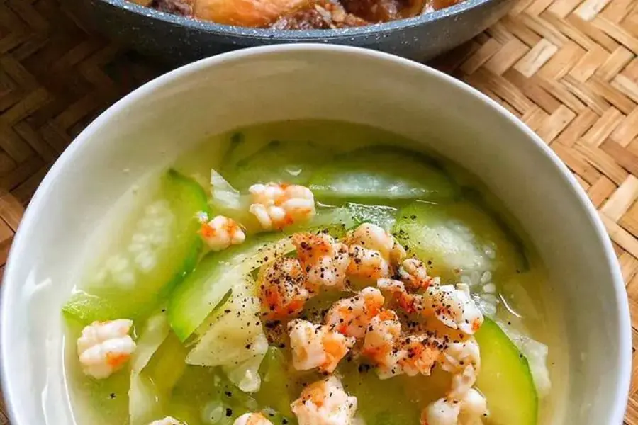 Canh bí nấu tôm thanh mát