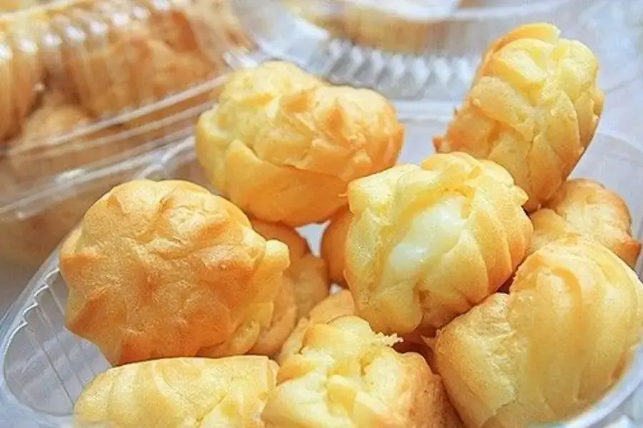 Phần nhân bánh là sự kết hợp hoàn hảo của sữa trứng béo ngậy