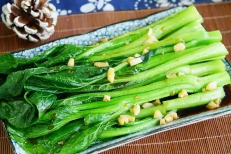 Ăn thêm rau cải ngọt luộc giúp cơ thể hấp thụ thêm chất xơ