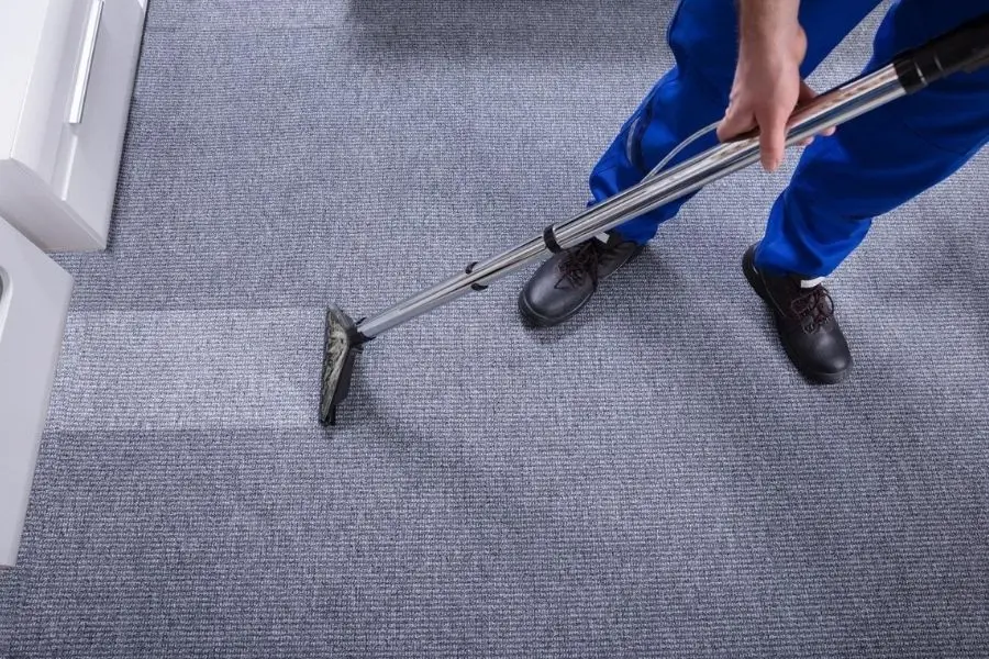 vệ sinh thảm trải sàn bằng hóa chất giặt thảm
