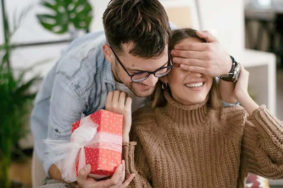 Theo ý nghĩa ban đầu, nam giới sẽ là người tặng quà vào ngày Valentine Trắng.