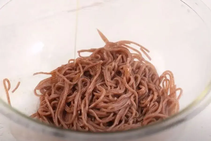 Bún gạo lứt giàu chất dinh dưỡng do được làm hoàn toàn từ gạo lứt nguyên cám.