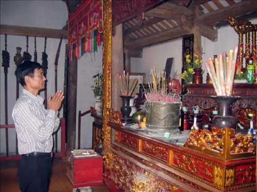 Đọc văn khấn tỉa chân nhang cuối năm (nguồn: Lịch Vạn Niên)