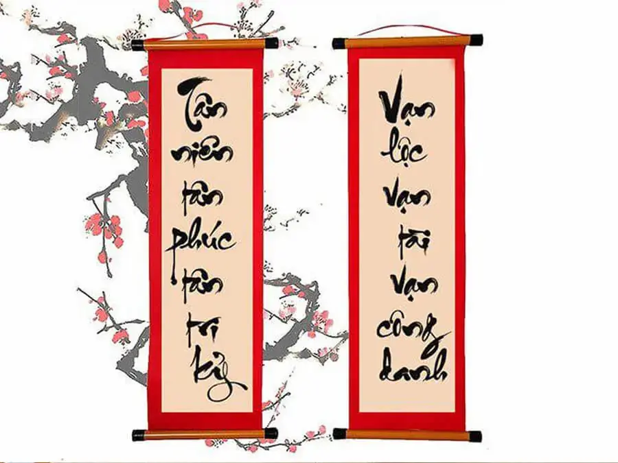 Hãy sử dụng câu đối đỏ với những ý nghĩa may mắn để trang trí nhà ngày Tết.