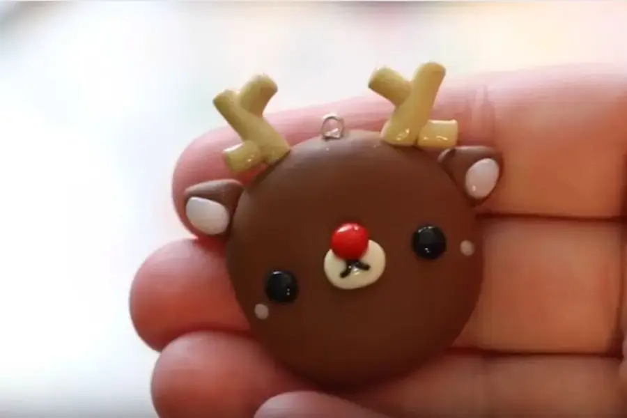 Móc khóa hình tuần lộc đáng yêu là một món quà Noel tự làm dễ dàng, dễ thương.