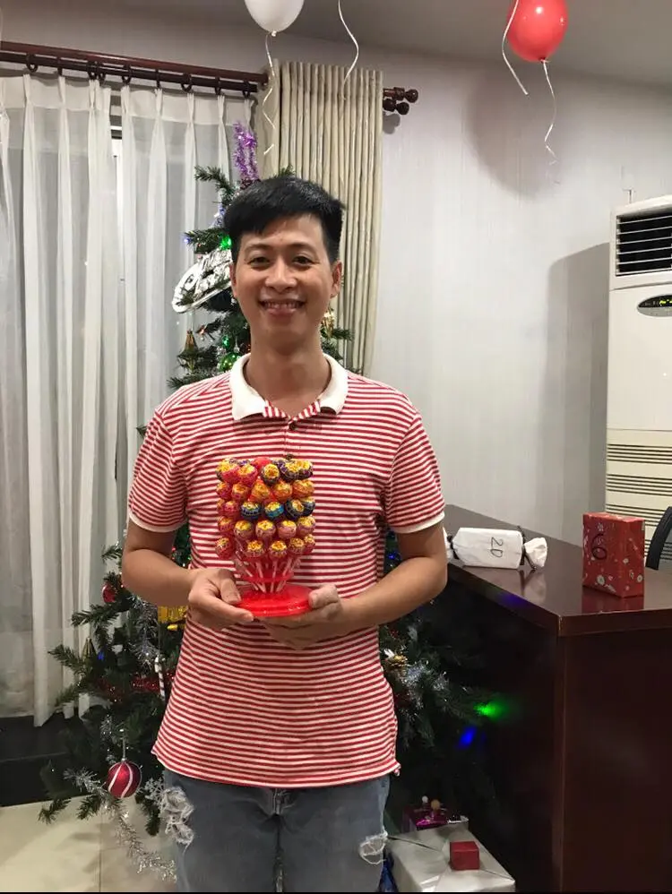 btaskee-members-exchanged-gifts-with-each-other-4