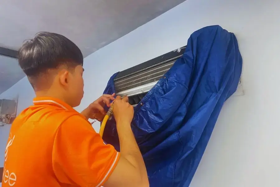 Bộ làm lạnh bên trong điều hòa cần được vệ sinh làm sạch định kỳ