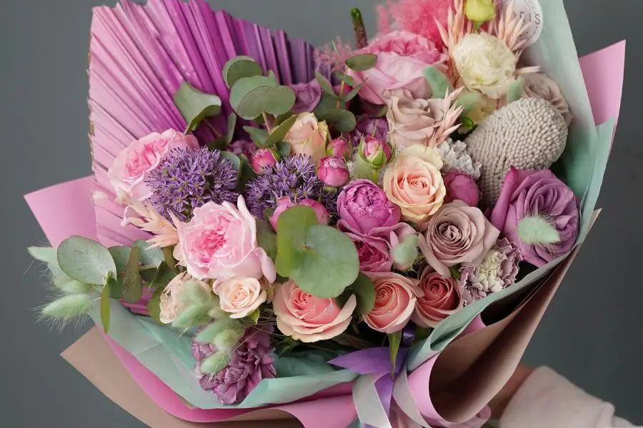 Bó hoa kết hợp - Si tình, thủy chung.