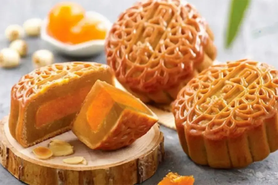 Nên chia nhỏ khẩu phần ăn bánh trung thu để tránh thừa calo.
