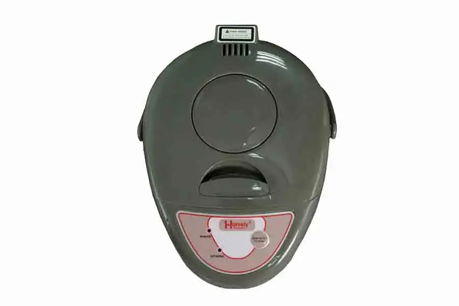 Ấn giữ nút bấm tay ở giữa bình thuỷ điện để rót nước (Nguồn: Điện Máy Xanh)