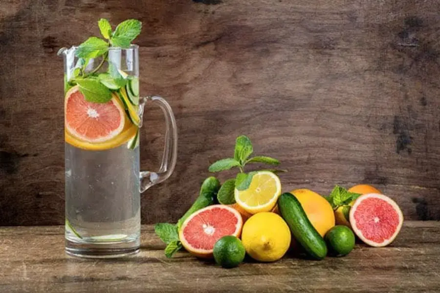 Kết hợp nước detox giải độc cơ thể, đánh tan mỡ bụng