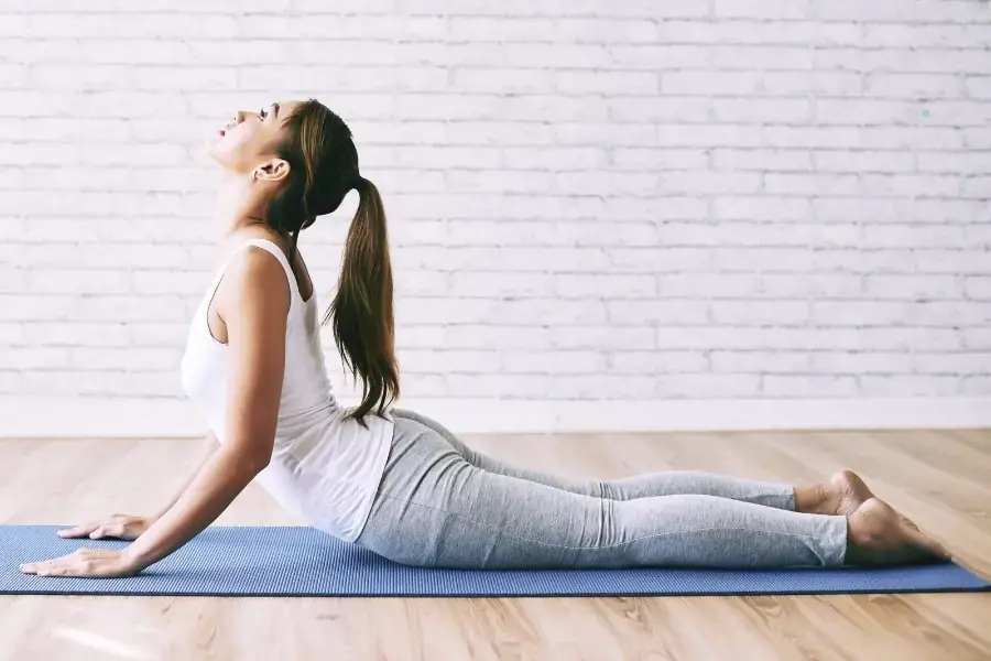 Luyện tập thể dục để đốt cháy calo sau khi ăn bánh xèo.