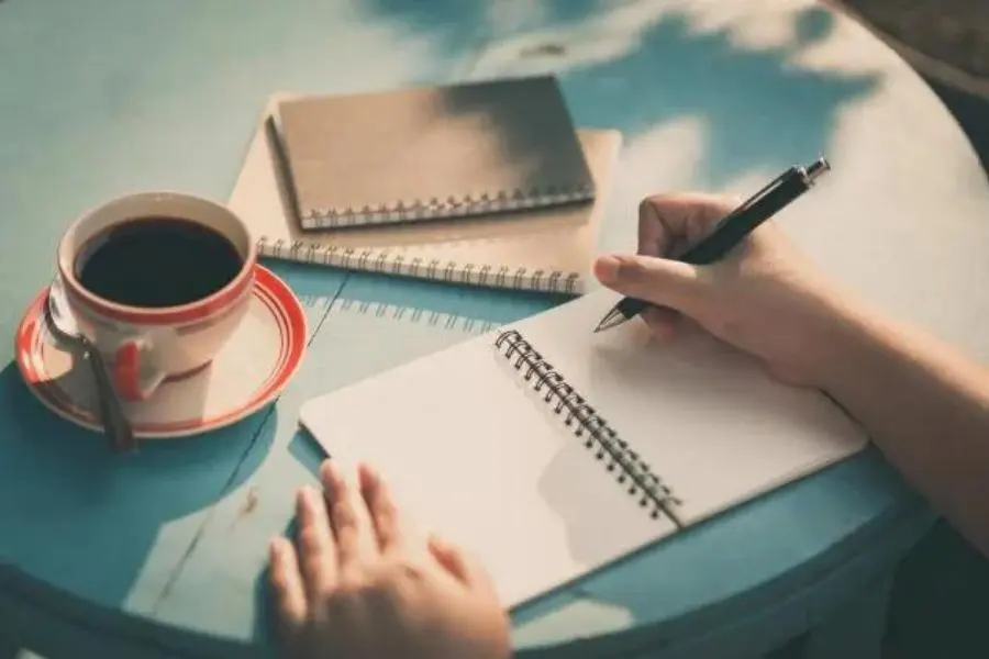 Đừng viết sai sót khi khai bút nhé!