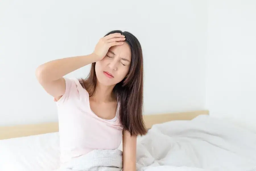 Hương liệu từ sả sẽ giúp tinh thần được thư giãn, chống đau đầu do căng thẳng (Hình ảnh: AloBacsi)