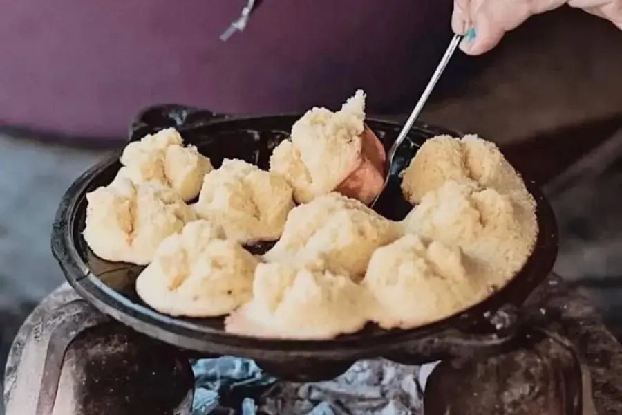 Bánh thuẫn là món ăn ngày Tết miền Trung không thể thiếu.