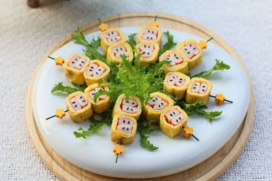 Trứng cuộn thanh cua - Món ăn lạ miệng cực hao cơm.