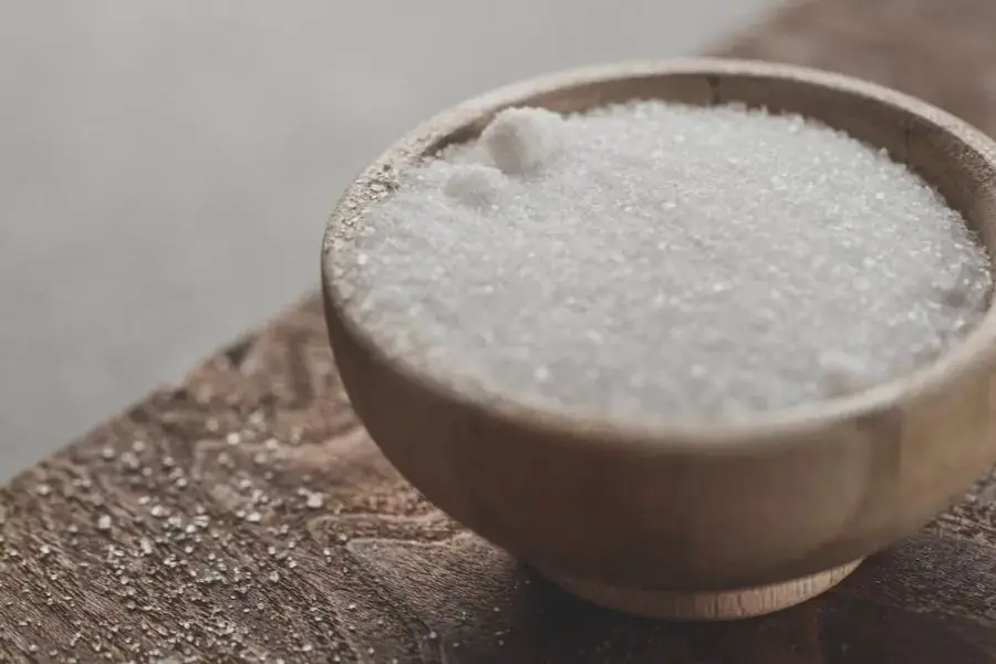 Phương pháp đuổi bằng muối trắng khiến chúng trèo ra khỏi thùng gạo
