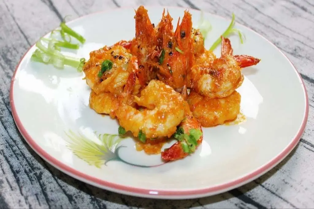 Món tôm rang trứng muối
