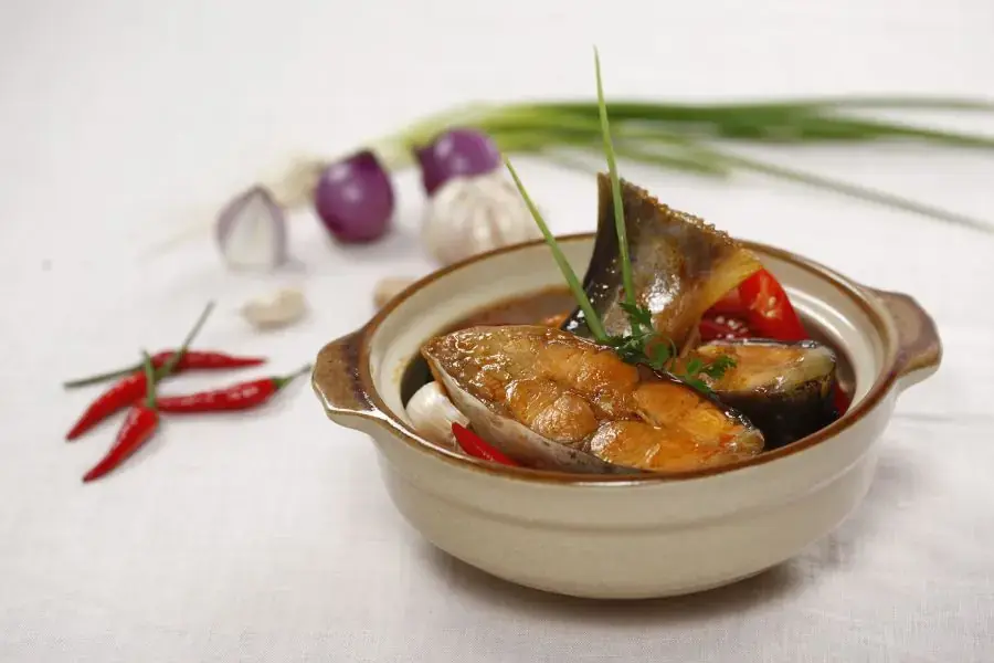 Cá hú kho tộ đậm vị quê nhà