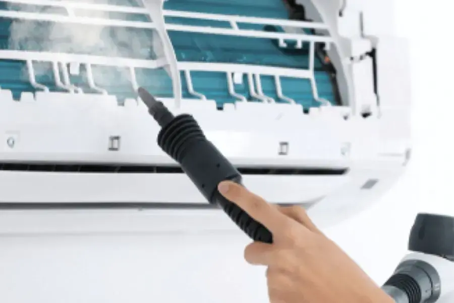 Vệ sinh máy lạnh thường xuyên để loại bỏ bụi bẩn, vi khuẩn
