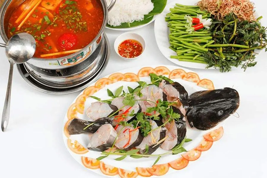 Món lẩu cá lăng dai giòn, cuốn miệng