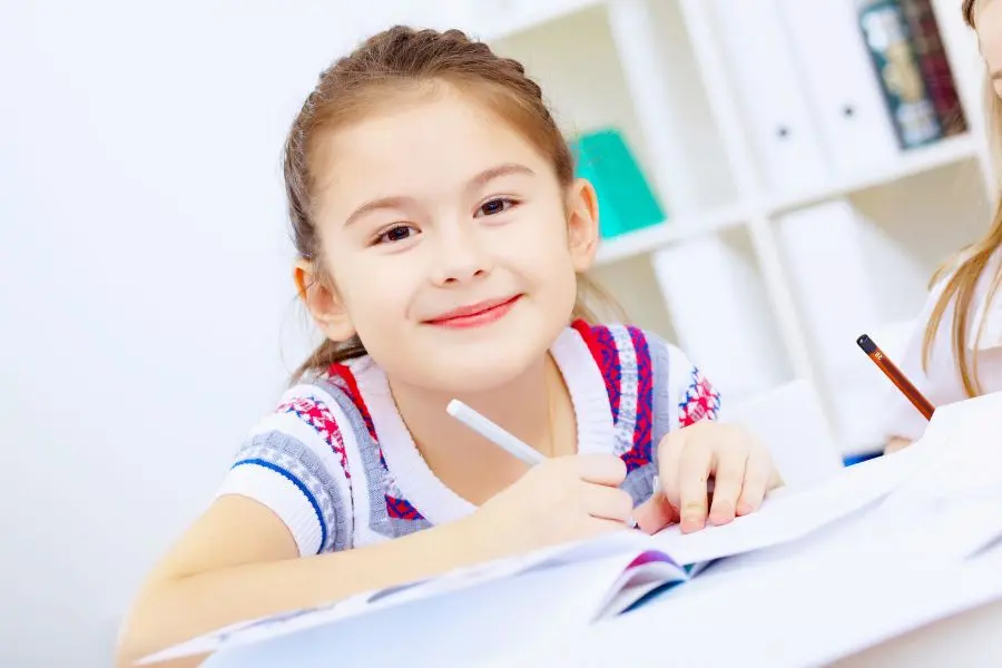 Nhân ngày 20/10, anh chúc em gái thành tích học tập ngày càng tốt hơn.