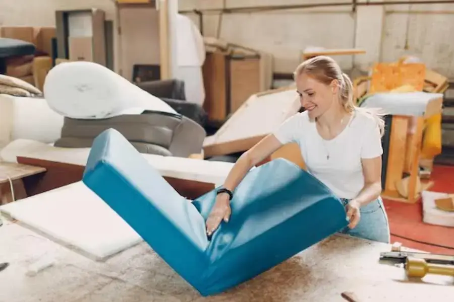 Bọc da mới giống như một lớp “áo” mới cho chiếc ghế sofa của bạn