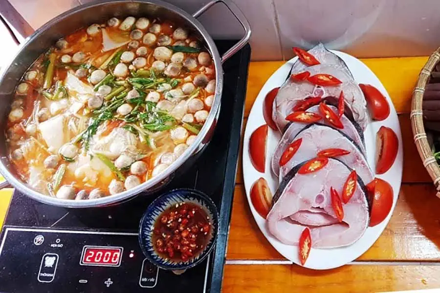 Lẩu cá bớp chua cay là món ăn siêu ngon để thưởng thức trong những dịp họp mặt gia đình, tụ tập bạn bè