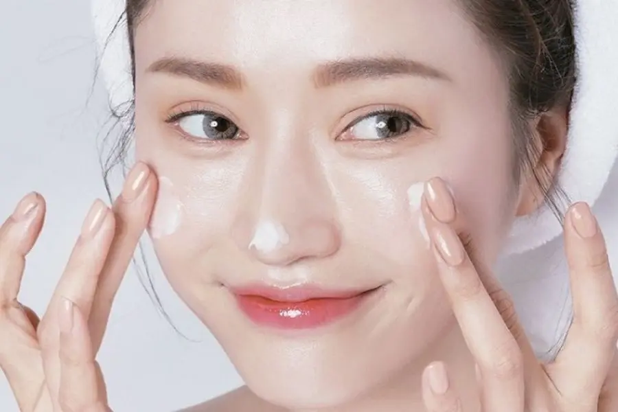 Tẩy trang giúp da mặt sạch sẽ, lỗ chân lông thông thoáng.