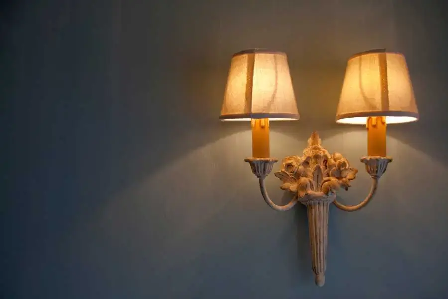 Đèn tường mang lại cảm giác ấm cúng