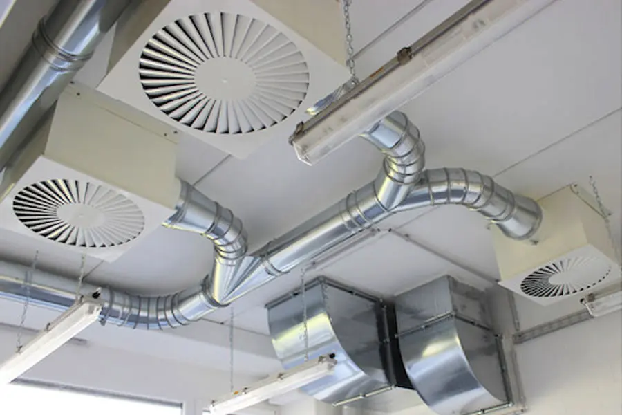 Miệng gió cấp thường được lắp đặt tại các nhà máy, nhà xưởng.