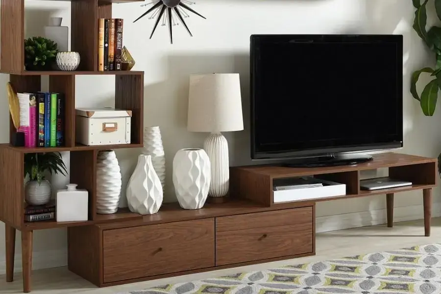 Không gian phòng khách đẳng cấp hơn với sự xuất hiện của bình gốm trang trí