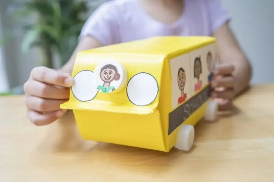 Làm xe buýt từ hộp sữa tươi