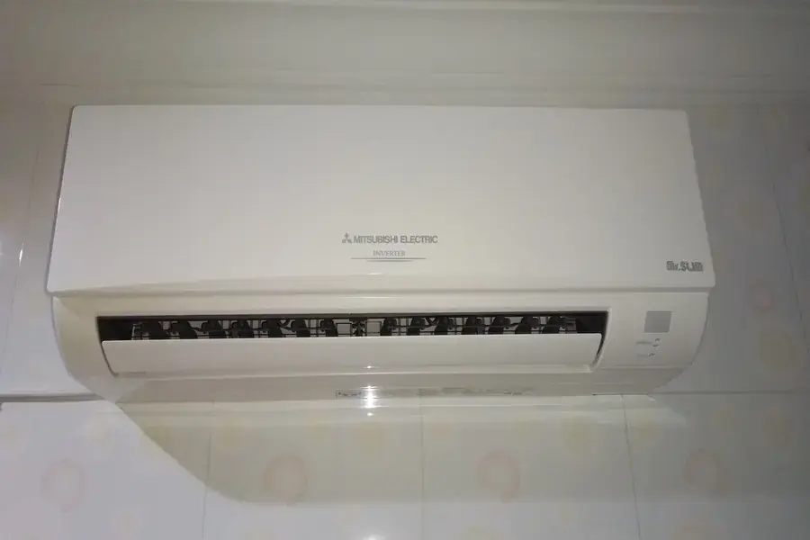 Mẫu máy lạnh Mitsubishi được bày bán tại Việt Nam