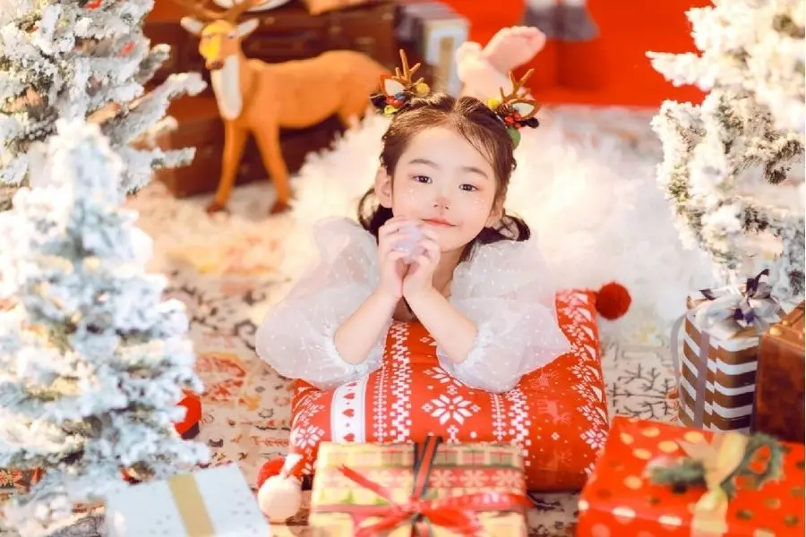 Concept chụp ảnh Noel hóa trang tuần lộc tại studio.