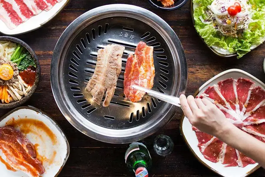 Nếu bạn chưa biết ba chỉ bò nấu gì ngon thì nướng lên là cách nhanh chóng, đơn giản mà cũng rất hấp dẫn
