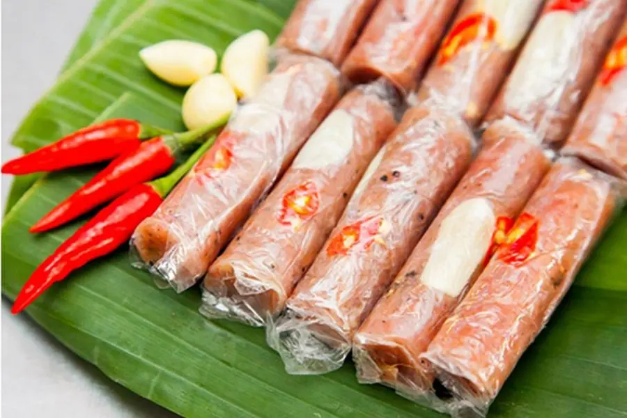 Nem chua là một món ngon đặc sản lâu đời của người miền Trung.