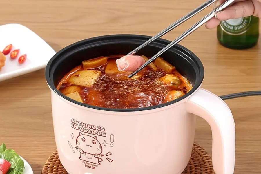 đồ ăn trong nồi lẩu mini