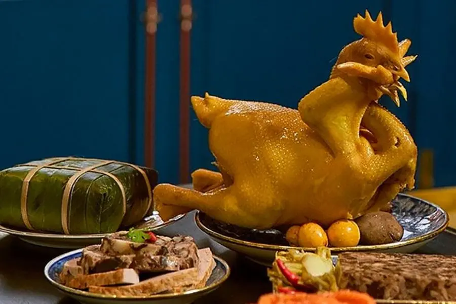 Mâm gà luộc.