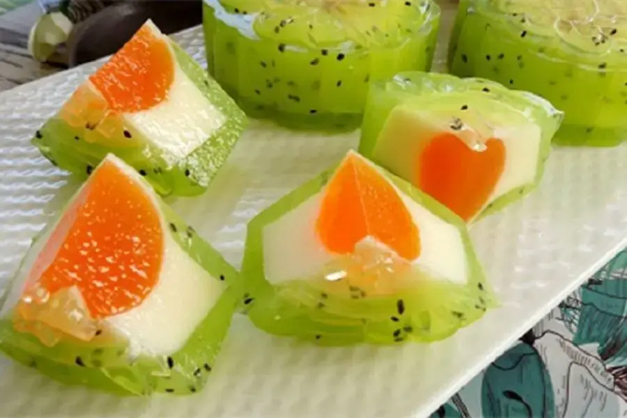 Bánh trung thu kiwi có màu xanh đẹp mắt và hương vị thanh mát khó cưỡng.