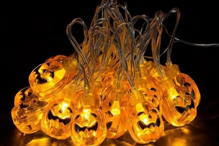 Đèn led nhựa trong hình bí ngô mặt quỷ trang trí Halloween.
