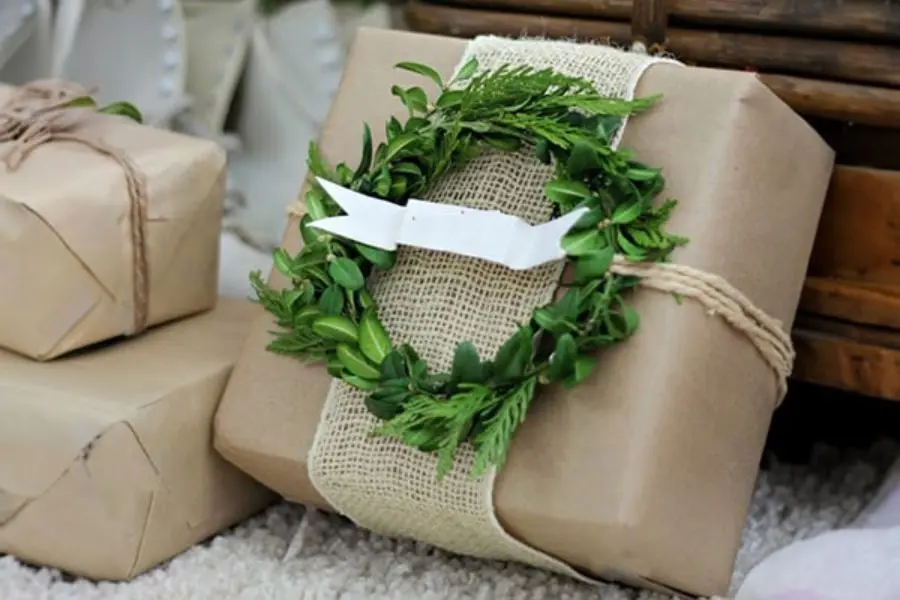 Sáng tạo gói quà xinh xắn với len.