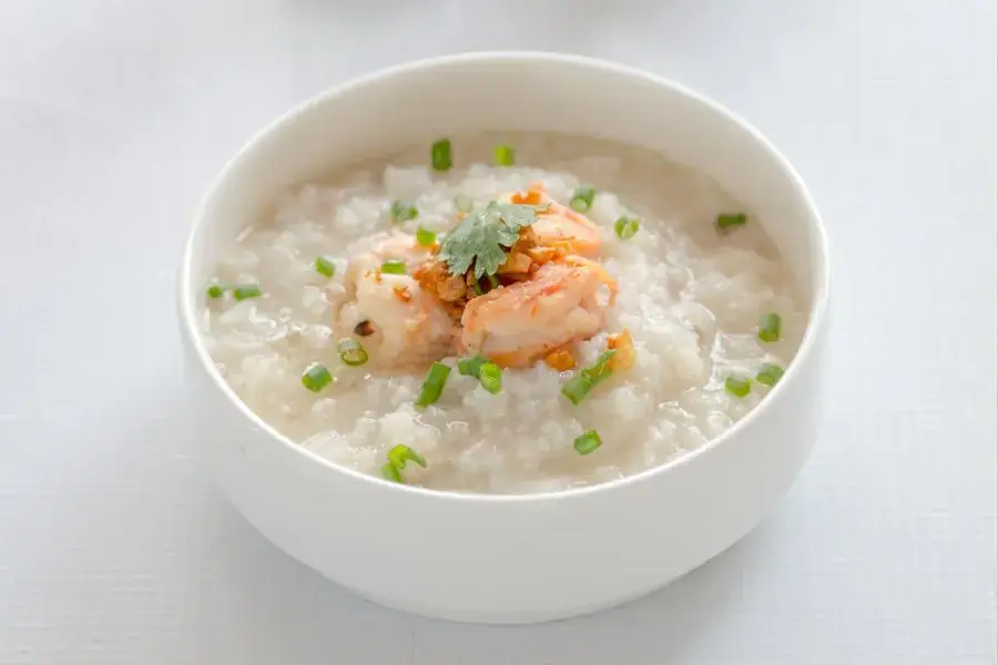 Bổ sung món cháo tôm nhanh gọn vào thực đơn ăn dặm cho bé 7-8 tháng.