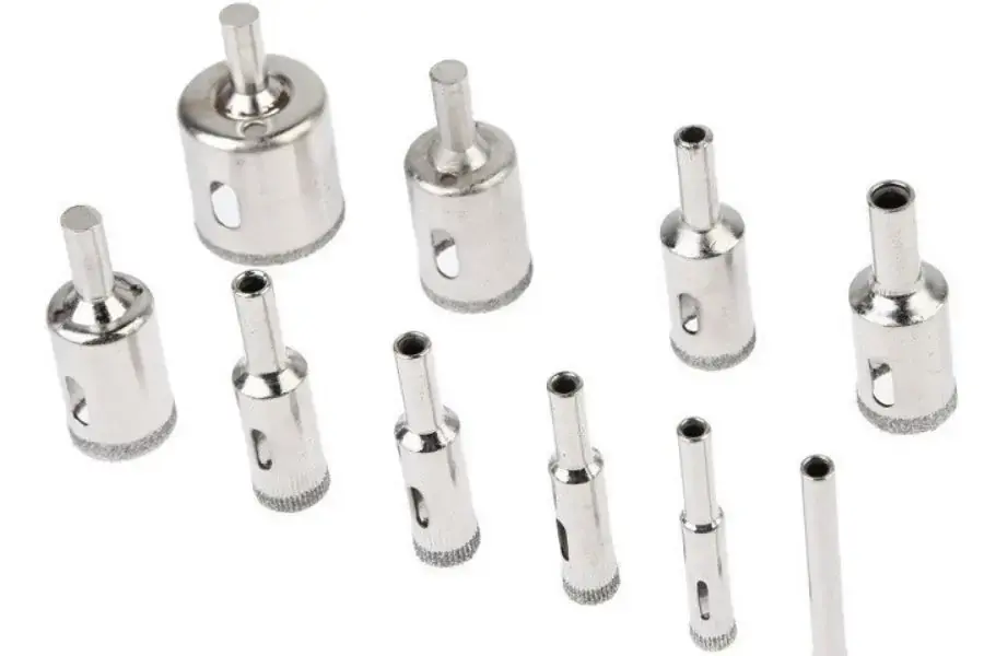 Chuẩn bị đầy đủ các cỡ mũi khoan khoét tường.