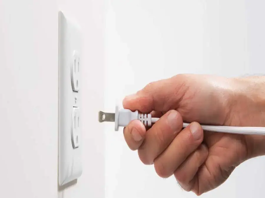 Nguồn điện thường là lý do giải thích tại sao máy lạnh mở không lên (Hình ảnh: Mattolpinski)