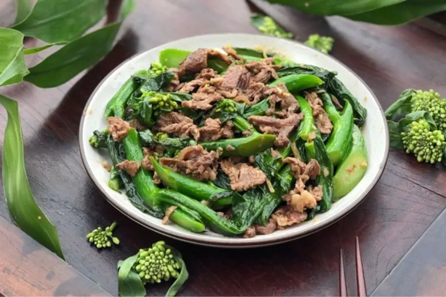 Thịt bò xào rau ngồng - Bắt mắt và giá trị dinh dưỡng cao.