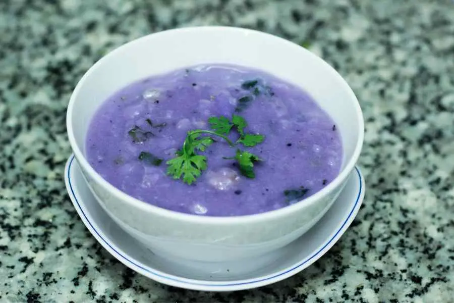 Khoai mỡ một loại củ nấu với tôm dùng cho bé ăn dặm vừa đẹp mắt và dễ tiêu hóa.