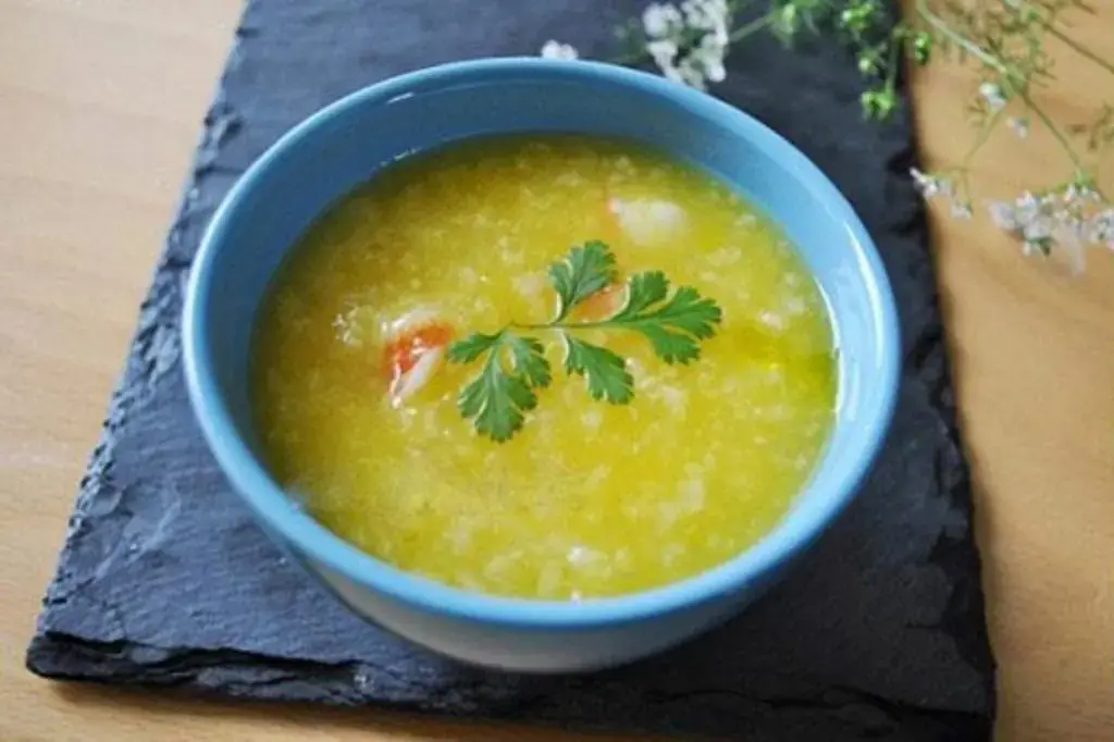 Cháo lòng đỏ trứng là một món ăn rất dinh dưỡng cho trẻ
