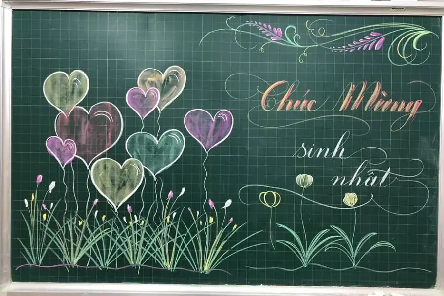 Màu sắc rực rỡ làm bảng chúc sinh nhật trở nên nổi bật hơn