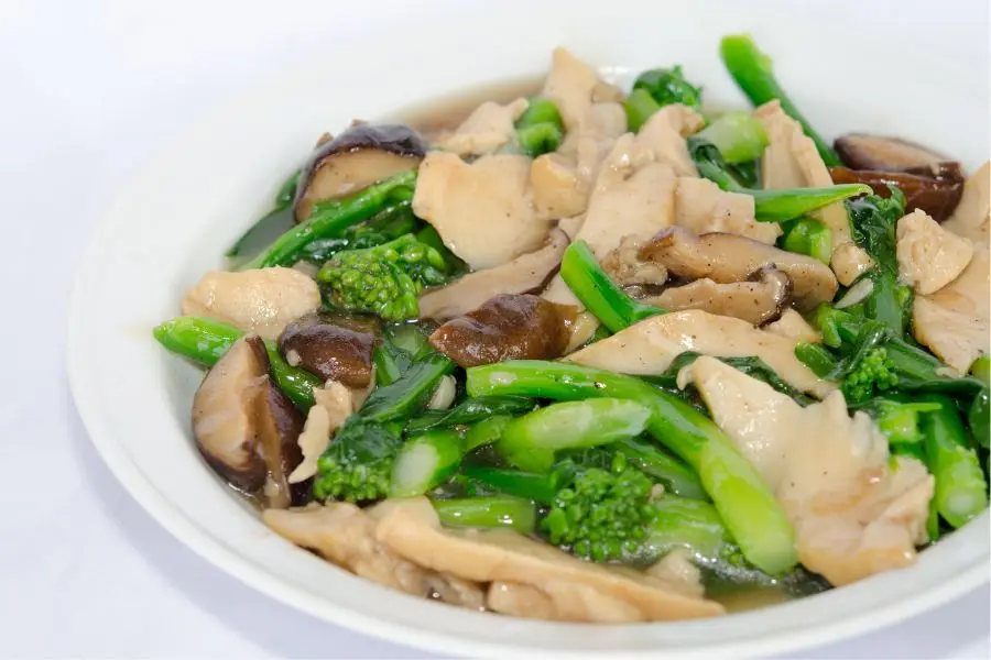 Món nấm xào bông cải tươi mát